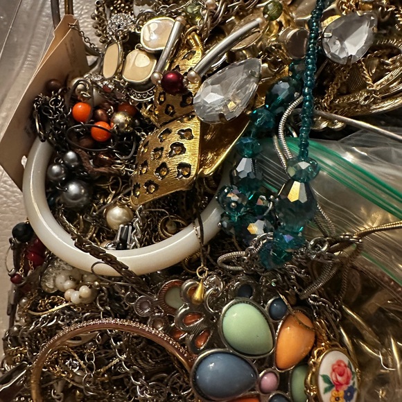 Assorted Jewelry Collection - Picture 7 of 8